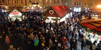 prague-christmas-markets-at-night